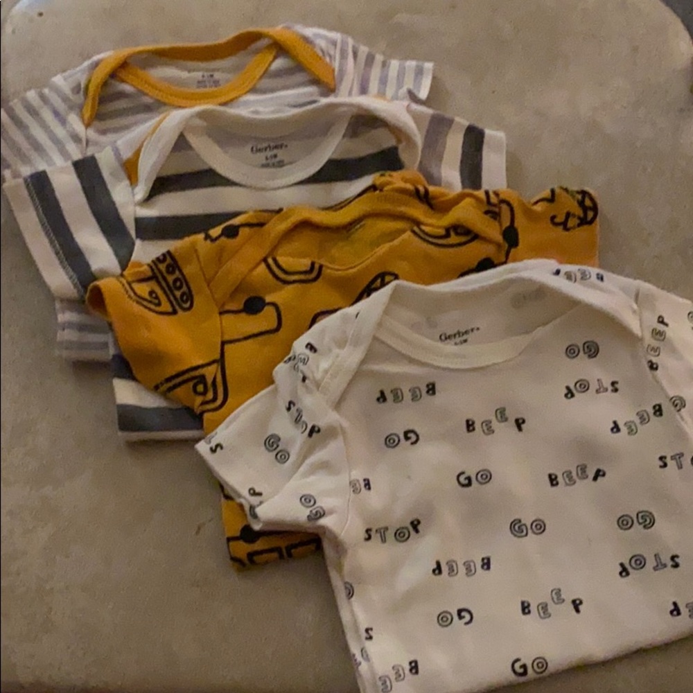 0-3 Short sleeve onsies (4 pieces)  #KD05